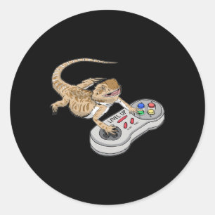 Sticker Rond Dragon barbu jouant à un jeu vidéo Reptiles Pagona