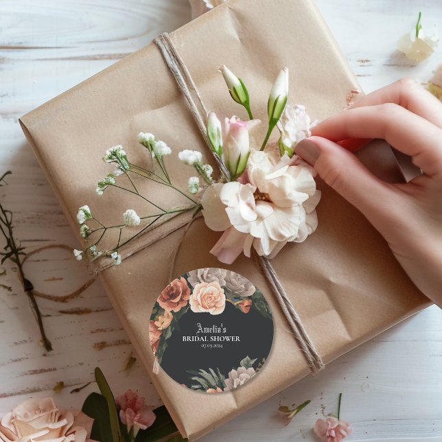 Sticker Rond Dramatique sombre et mystérieuse douche de mariée  (Créateur téléchargé)