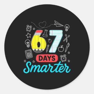 Sticker Rond Drôle 67 Jours Plus Intelligent Six Sept Mème Ense