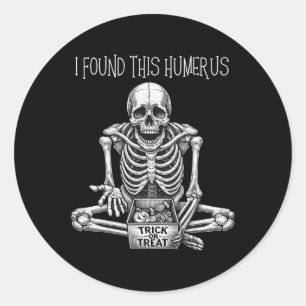 Sticker Rond Drôle Cadeaux Halloween Squelette J'Ai Trouvé Cet 