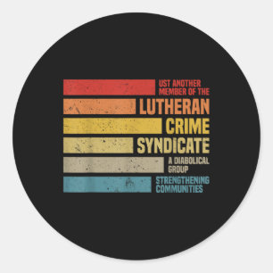 Sticker Rond Drôle Juste Un Autre Membre Du Crime Luthérien Sy