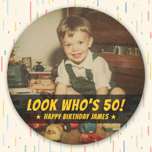 Sticker Rond Drôle Personnalisé Photo Anniversaire Regarde qui 