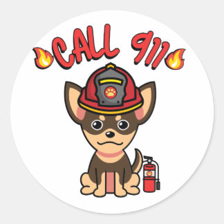 Sticker Rond Drôle petit chien est pompier