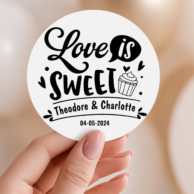 Sticker Rond Élégant amour est douce calligraphie Mariage de co (love is sweet wedding stickers script black and white calligraphy typography simple minimal cake)