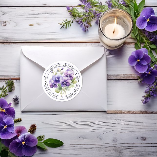 Sticker Rond Élégant Boho Violettes Violettes Floral Adresse de (Elegant Boho Purple Violets Floral Return Address Envelope Seal Classic Round Sticker)