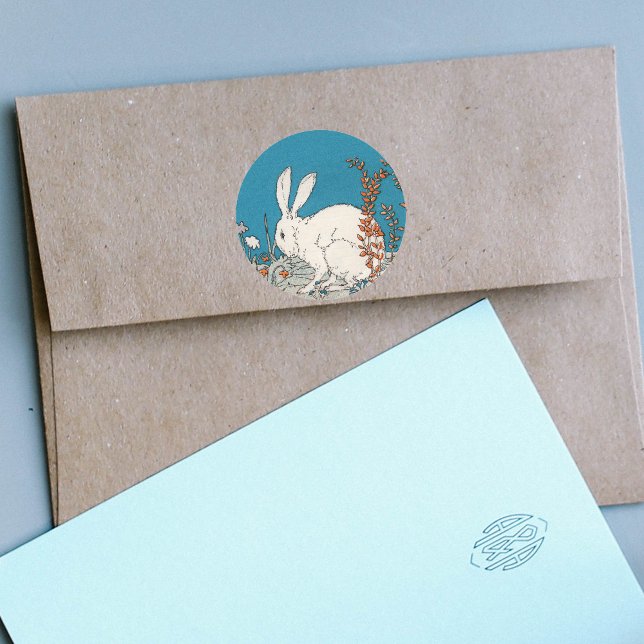 Sticker Rond Elégant lapin blanc Vintage (Fluffy white bunny sitting in orange and white flowers on blue paper sticker.)