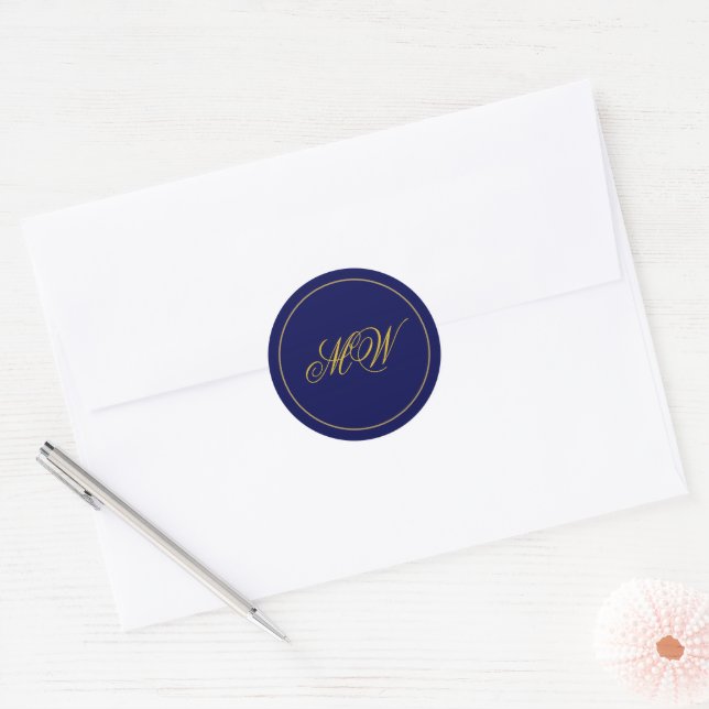 Sticker Rond Élégant Monogramme bleu foncé et Mariage or (Enveloppe)