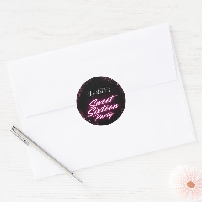 Sticker Rond Elégant néon rose noir rétro doux 16e anniversaire (Enveloppe)