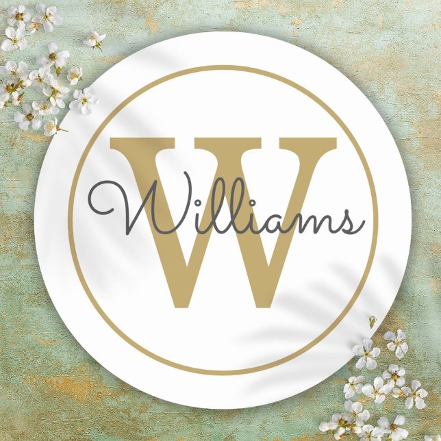 Sticker Rond Élégant nom de script monogrammé or (Elegant Gold Monogram Script Name Classic Round Sticker)