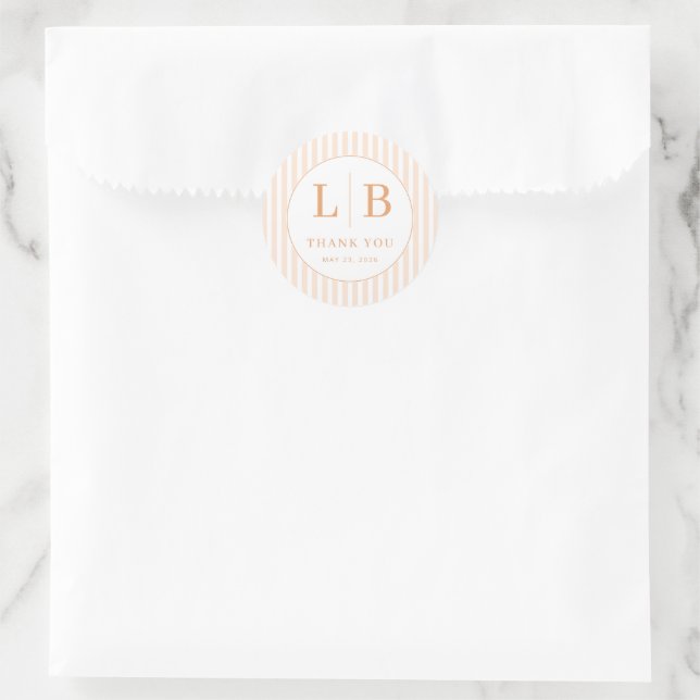 Sticker Rond Elegant Peach Stripes and Initials (Sac)