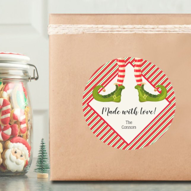 Sticker Rond Elfe de Noël Marchandises maison (Christmas Elf Homemade Goods Holiday Baking Classic Round Stickers)