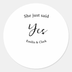 Sticker Rond elle a juste dit oui nom de fête d'engagement simp