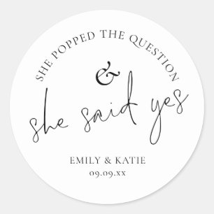 Sticker Rond Elle A Posé La Question Qu'Elle A Dit Oui Classiqu