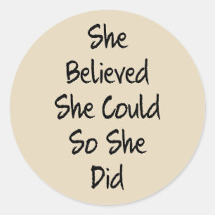 Sticker Rond Elle croient la citation éducative de motivation