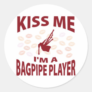 Sticker Rond Embrasse-moi je suis un joueur de bagpipe