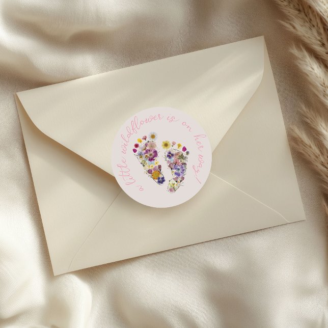 Sticker Rond Empreintes fleurs sauvages Baby shower fille rose (Pressed Wildflower footprints pink floral feet personalized cute baby girl  shower envelope stickers)