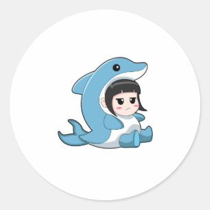 Sticker Rond Enfant avec costume de dauphin