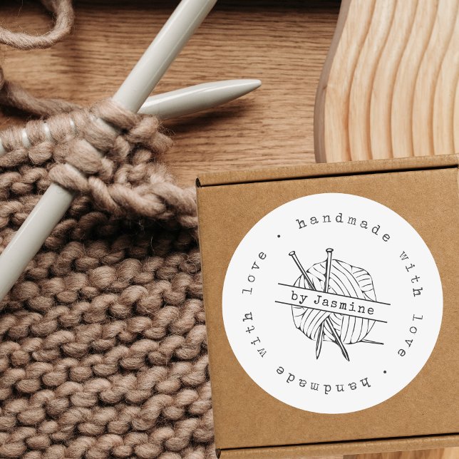 Sticker Rond Fabriqué à la main avec le noeud d'amour Petite en (Handmade with love - Knit Small Business, Crochet, Embroidery, Unique Package Custom Sticker)
