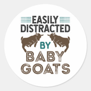 Sticker Rond Facilement distrait par les chèvres bébés