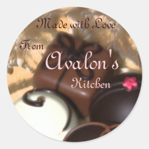 Sticker Rond Fait avec des chocolats d'amour faisant