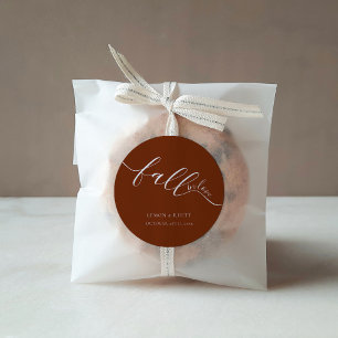 Sticker Rond Fall In Love Terracotta Script Wedding Favor