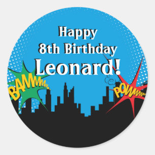 Sticker Rond Fête d'anniversaire du garçon comique de super