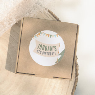 Sticker Rond Fête d'anniversaire garçon aventure camping plein