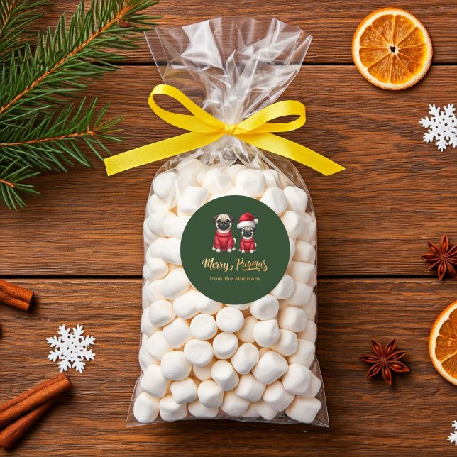 Sticker Rond Fêtes de Noël Funny personnalisées Joyeux Pugmas (Personalized Cute Funny Christmas Holiday Merry Pugmas Packaging Idea Green Sticker)