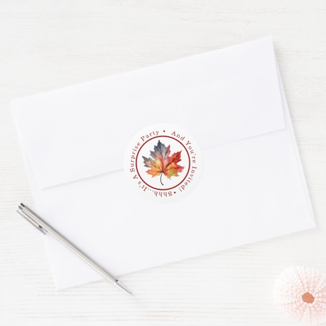 Sticker Rond Feuilles d'automne Chut...C'est une surprise (Enveloppe)
