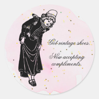 Sticker Rond Fille aux chaussures accepte désormais des complim