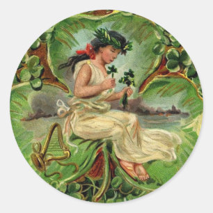 Sticker Rond Fille avec harpe et shamrocks