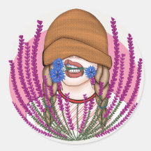 Fille drôle avec des fleurs de maïs