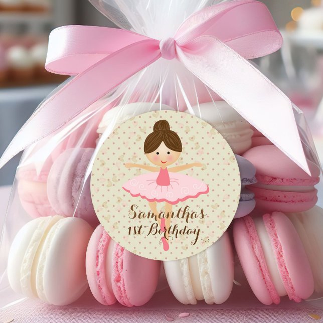 Sticker Rond Fille rose et Dreamy Ballerina (Adorable ballerina dancing in her pink tutu. )