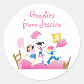 Sticker Rond Filles Jumping sur le lit de couchage de la fête d