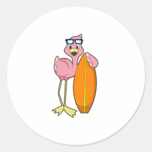 Sticker Rond Flamant rose comme Surfer avec Surfboard.PNG