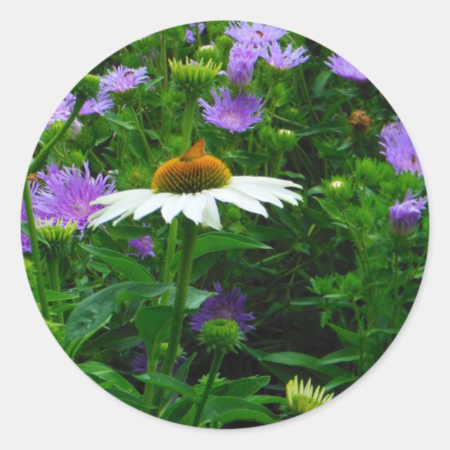 Sticker Rond Fleur de cône blanc, fleurs pourpres et papillon (Devant)