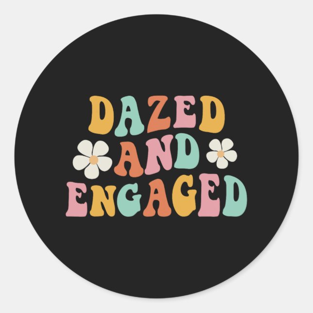 Sticker Rond Fleurs Dazées Et Engagées Partie Super Bachelorett (Devant)