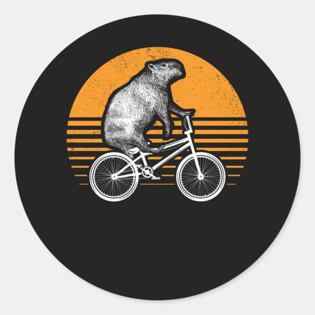 Sticker Rond Funny Capybara vélo d'équitation Retro Capibara vé (Devant)