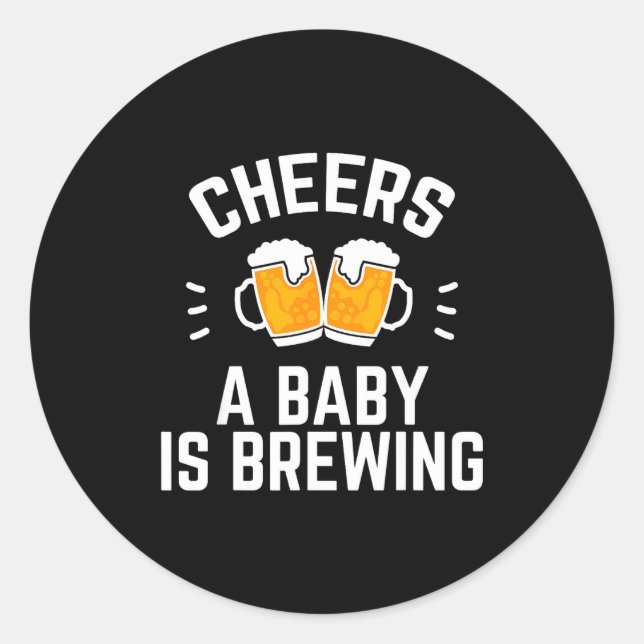 Sticker Rond Funny New Dad Baby Shower Cheers A Baby Is Brewing (Devant)