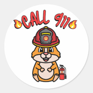Sticker Rond Funny petit hamster est pompier