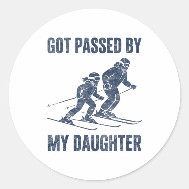 Sticker Rond Funny Skiing Got Ped By My Daughter Family Ski Tri (Devant)