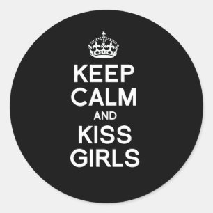 STICKER ROND GARDEZ CALME ET EMBRASSEZ LES FILLES