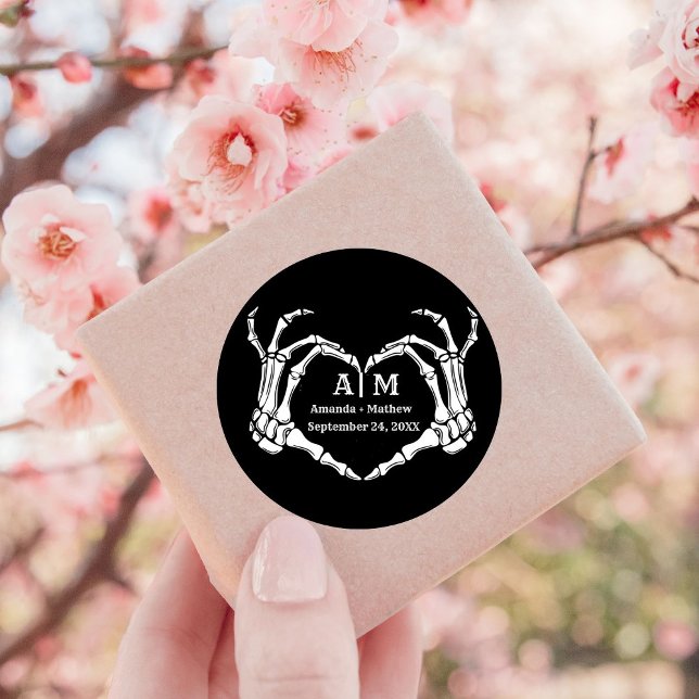 Sticker Rond Gothic Halloween Skull Hand Heart Black Wedding (Créateur téléchargé)