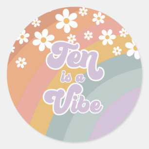 Sticker Rond Groovy Retro Ten est une Vibe Rainbow