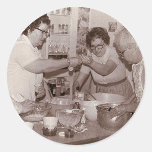 Sticker Rond Groupe vintage de femmes cuisine photo