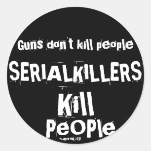 Sticker Rond Guns don't kill people, Serial Killers Kill People