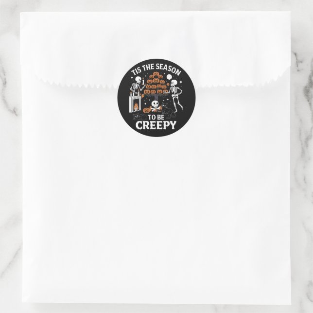 Sticker Rond Halloween Horreur C'Est La Saison D'Être Déplaisan (Sac)