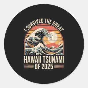 Sticker Rond Hawaii Tsunami 2025 I Survived Wave Retro
