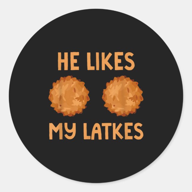 Sticker Rond He Likes My Latkes Hanukkah Couple Matching Jewish (Devant)