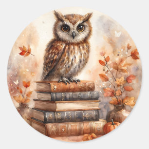 Sticker Rond Hibou sur pile de livres avec feuilles d'automne